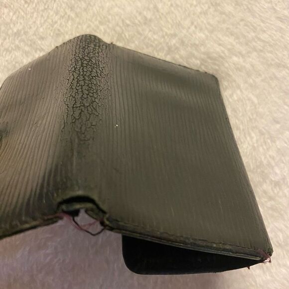 *Very Worn* Authentic Louis Vuitton 2004 Black Epi Leather 6 Key Case - Picture 3 of 10